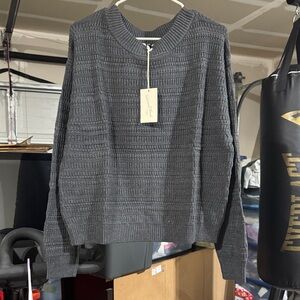 Universal thread knitted top